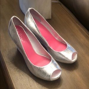 Lilly Pulitzer Peep Toe Silver Wedge Shoes